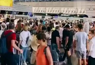 59 رحلة جوية لا تستطيع الإقلاع من سوتشي اليوم بسبب هجوم قوي بطائرة بدون طيار، 38 رحلة أخرى لا تستطيع…