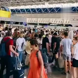59 رحلة جوية لا تستطيع الإقلاع من سوتشي اليوم بسبب هجوم قوي بطائرة بدون طيار، 38 رحلة أخرى لا تستطيع…