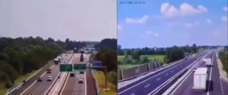 تحطمت الطائرة وانفجرت على طريق سريع مزدحم. وبحسب وسائل إعلام إيطالية، فإن القطعة الواحدة…