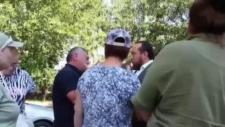 اسمع، إذا لكزتني مرة أخرى، سأكسر رأسك اللعين! رئيس مجلس الدوما في مدينة تومسك… اسمع، إذا لكزتني مرة أخرى، سأكسر رأسك اللعين! رئيس مجلس الدوما في مدينة تومسك…