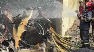 تحطم طائرة في حرم مدرسة في بنجلاديش، مما أسفر عن مقتل شخص واحد على الأقل…
